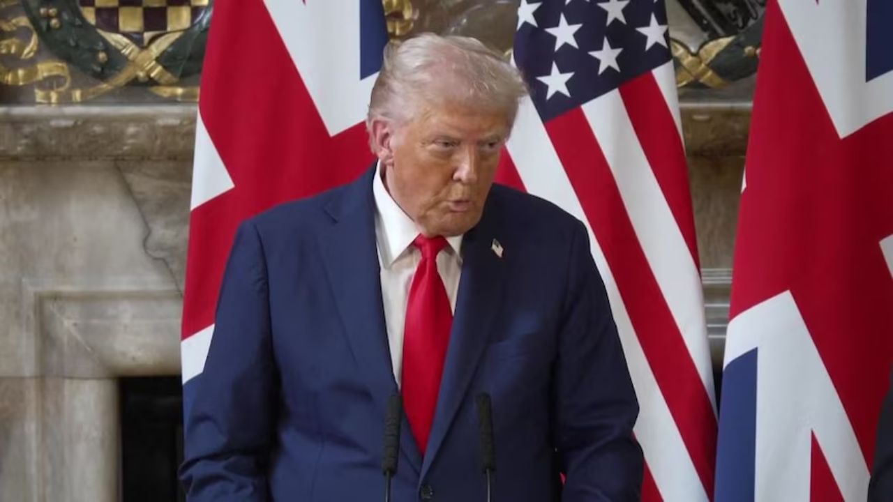 ট্রাম্পবিরোধী প্রচারে টিভি নেটওয়ার্কের লাইসেন্স বাতিলের হুমকি